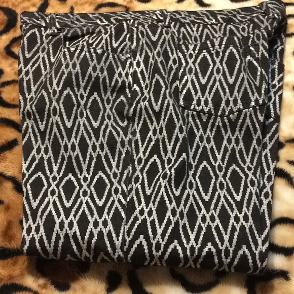 DG2 GEO DIAMOND PRINT JEANS - Picture 2 of 5